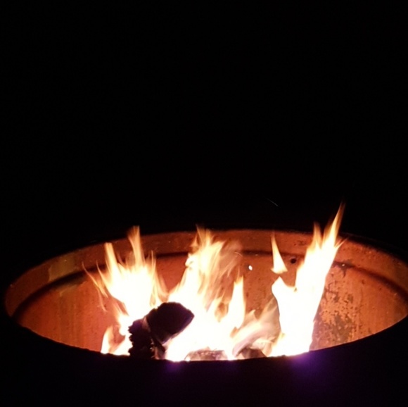 Meet your Poshers, Ben & Kate - Picture 1 of 1